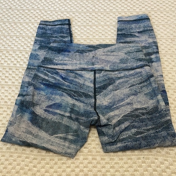 Lululemon Wunder Under Leggings - Picture 8 of 9